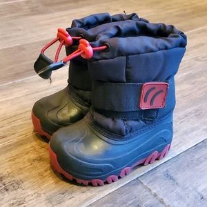 EUC Cat & Jack Baby boy snow boots, size 5/6